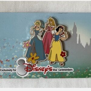 Disney Cardmember Exclusive PRINCESS Flowers Pin 2005